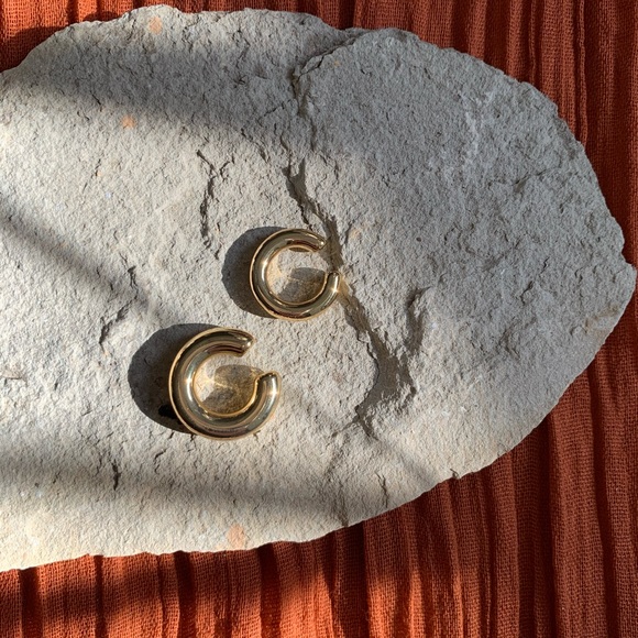 2 Gold Chunky Ear cuffs - Picture 12 of 15